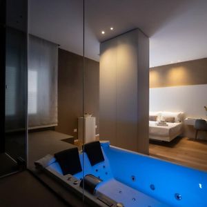 Amorgiu Luxury Suites
